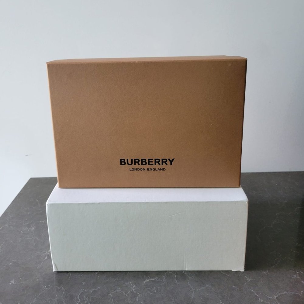 $398 *NEW* (9) Burberry Printed Sandals/Slides - Picture 10 of 16